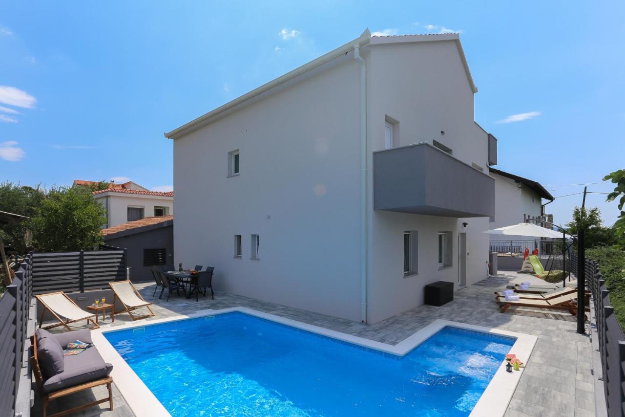 Family Friendly Apartments With A Swimming Pool Kastel Kambelovac, Kastela - 16162 Экстерьер фото